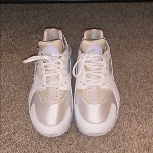 White Nike Air Huaraches